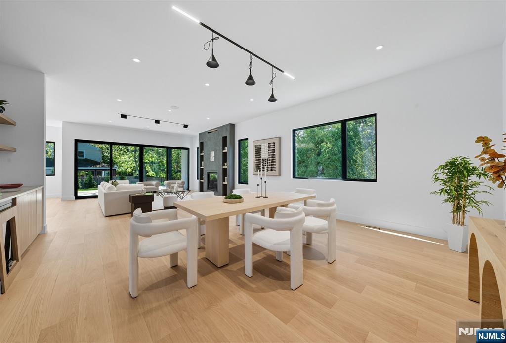 Tenafly, New Jersey, 07670, United States, 6 Bedrooms Bedrooms, ,6 BathroomsBathrooms,Residential,Active,1942348
