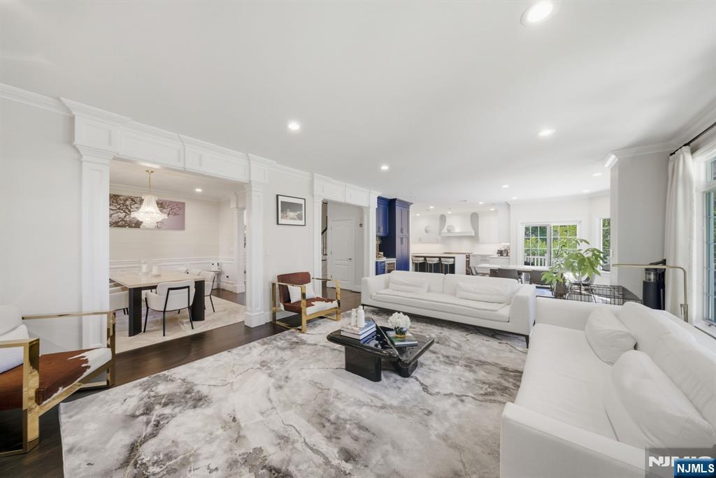 Tenafly, New Jersey, 07670, United States, 5 Bedrooms Bedrooms, ,5 BathroomsBathrooms,Residential,Active,1963283