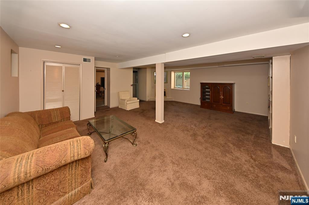 Englewood Cliffs, New Jersey, 07632, United States, 5 Bedrooms Bedrooms, ,4 BathroomsBathrooms,Residential,Active,1929465