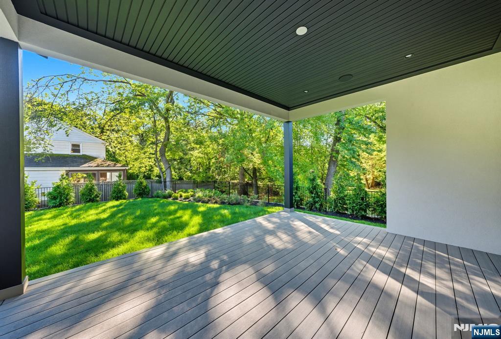 Tenafly, New Jersey, 07670, United States, 6 Bedrooms Bedrooms, ,6 BathroomsBathrooms,Residential,Active,1942348