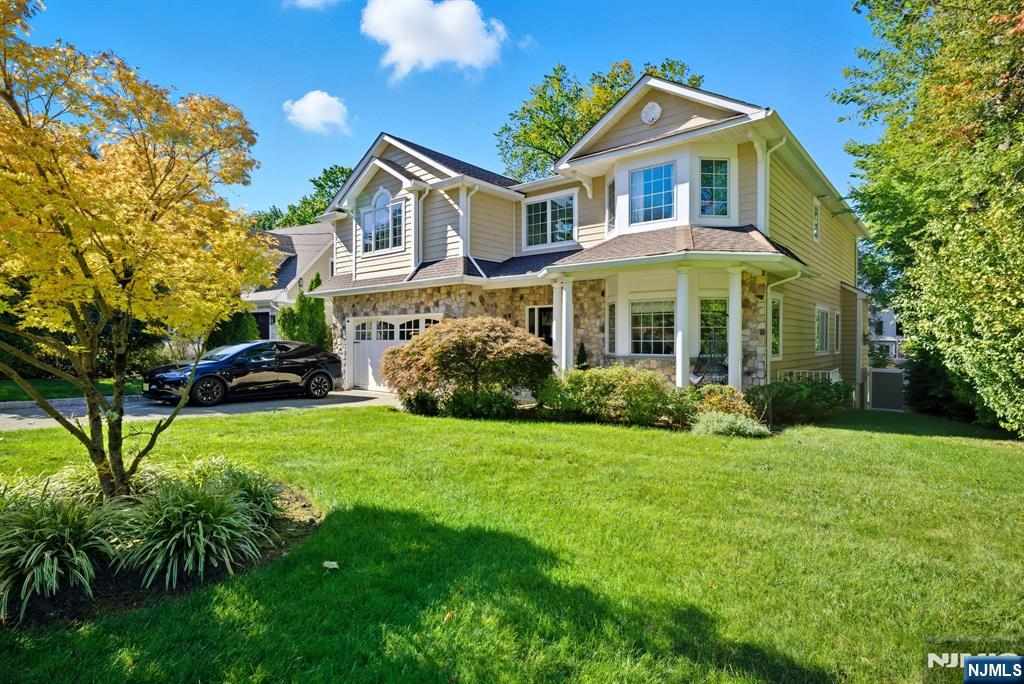 Tenafly, New Jersey, 07670, United States, 5 Bedrooms Bedrooms, ,5 BathroomsBathrooms,Residential,Active,1963283