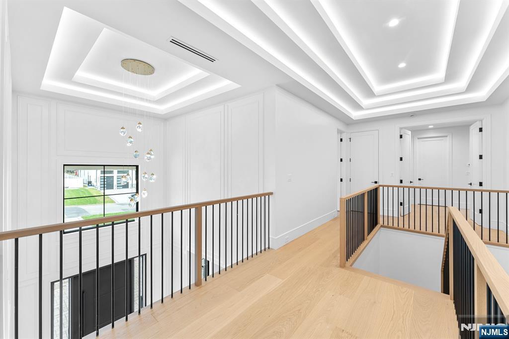 Paramus, New Jersey, 07652, United States, 6 Bedrooms Bedrooms, ,7 BathroomsBathrooms,Residential,Active,1968119