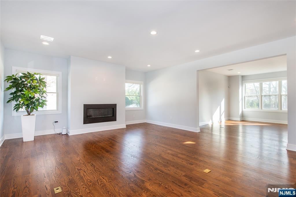 Demarest, New Jersey, 07627, United States, 5 Bedrooms Bedrooms, ,7 BathroomsBathrooms,Residential,Active,2037533