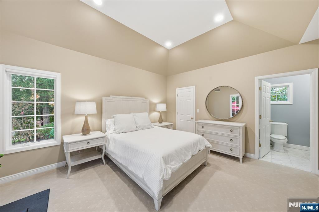 Tenafly, New Jersey, 07670, United States, 6 Bedrooms Bedrooms, ,4 BathroomsBathrooms,Residential,Pending,2007021