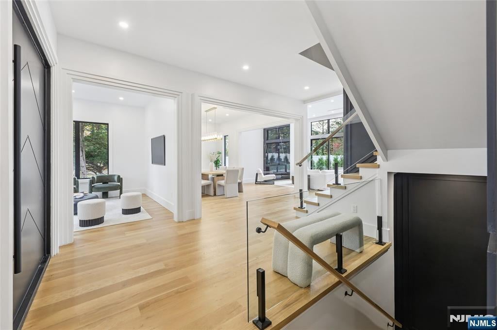 Tenafly, New Jersey, 07670, United States, 6 Bedrooms Bedrooms, ,7 BathroomsBathrooms,Residential,Active,1952304