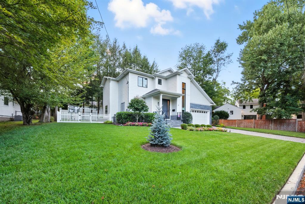 Cresskill, New Jersey, 07626, United States, 5 Bedrooms Bedrooms, ,5 BathroomsBathrooms,Residential,Active,1929433