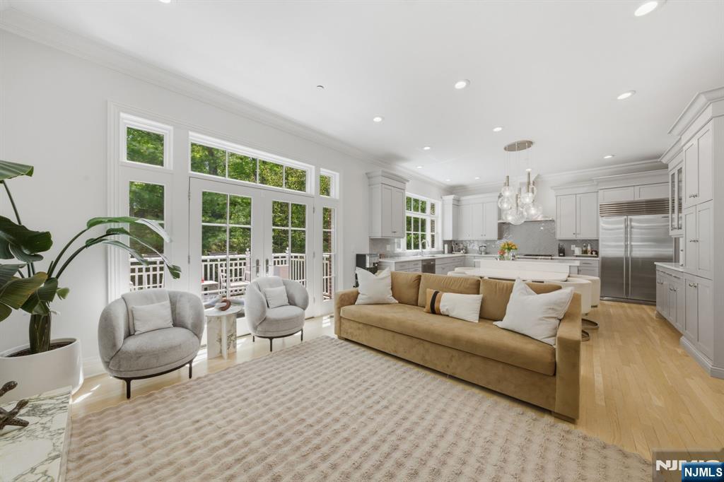 Tenafly, New Jersey, 07670, United States, 4 Bedrooms Bedrooms, ,5 BathroomsBathrooms,Residential,Active,2045606