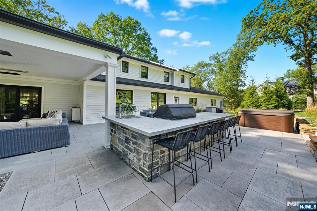 Tenafly, New Jersey, 07670, United States, 5 Bedrooms Bedrooms, ,7 BathroomsBathrooms,Residential,Active,1963399