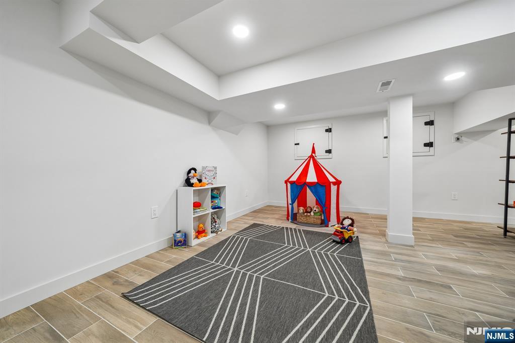 Millburn, New Jersey, 07078, United States, 5 Bedrooms Bedrooms, ,4 BathroomsBathrooms,Residential,Active,2044164