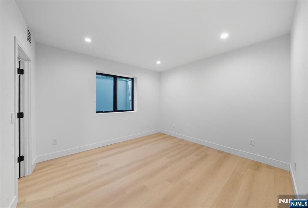 Tenafly, New Jersey, 07670, United States, 6 Bedrooms Bedrooms, ,6 BathroomsBathrooms,Residential,Active,1942348