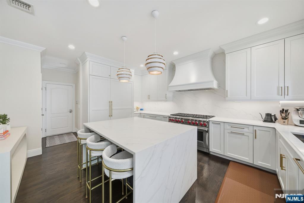 Tenafly, New Jersey, 07670, United States, 5 Bedrooms Bedrooms, ,5 BathroomsBathrooms,Residential,Active,1963283