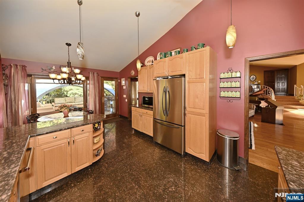 Paramus, New Jersey, 07652, United States, 4 Bedrooms Bedrooms, ,6 BathroomsBathrooms,Residential,Active,1990037