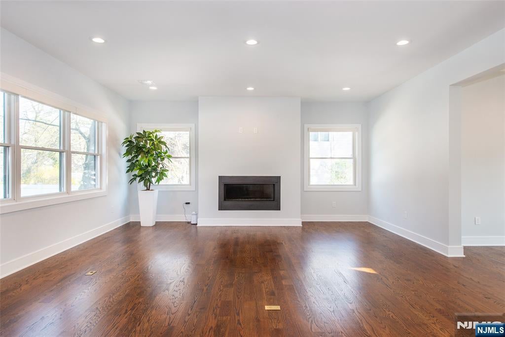 Demarest, New Jersey, 07627, United States, 5 Bedrooms Bedrooms, ,7 BathroomsBathrooms,Residential,Active,2037533