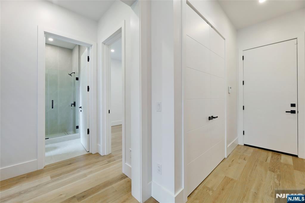 Tenafly, New Jersey, 07670, United States, 6 Bedrooms Bedrooms, ,7 BathroomsBathrooms,Residential,Active,1952304