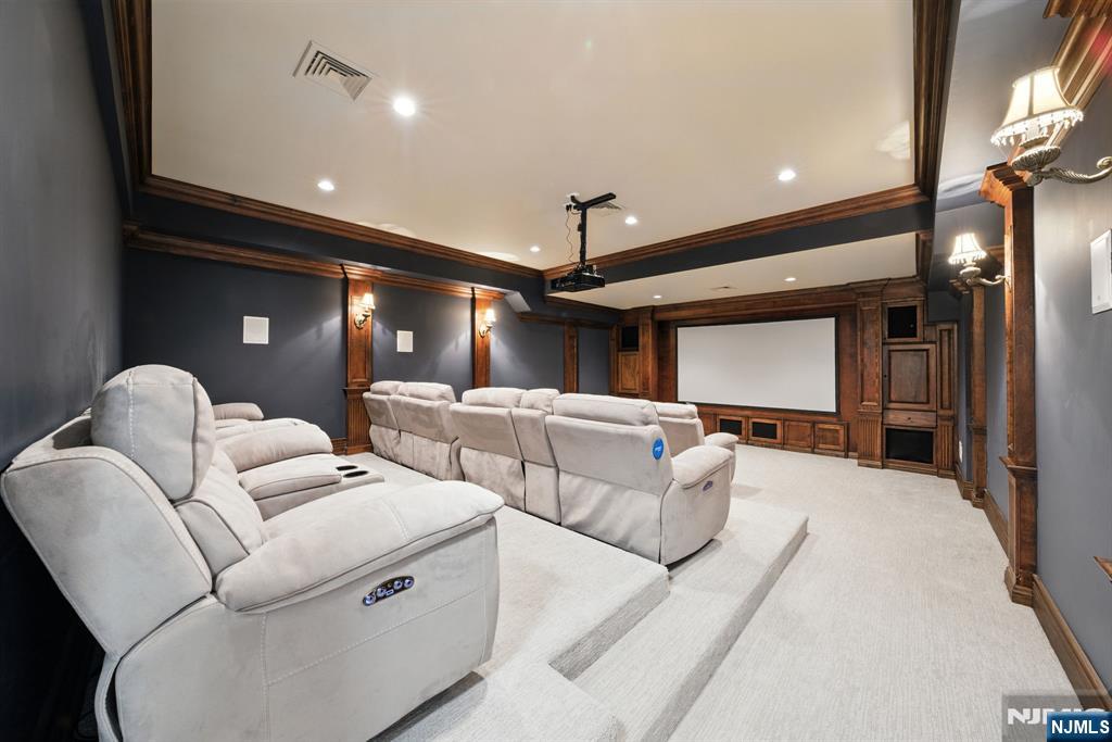 Tenafly, New Jersey, 07670, United States, 7 Bedrooms Bedrooms, ,9 BathroomsBathrooms,Residential,Active,1919077