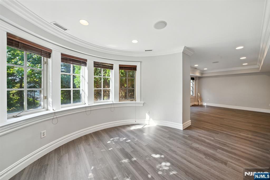 Tenafly, New Jersey, 07670, United States, 7 Bedrooms Bedrooms, ,9 BathroomsBathrooms,Residential,Active,1919077