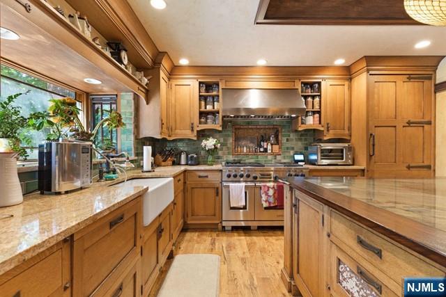 Mahwah, New Jersey, 07430, United States, 4 Bedrooms Bedrooms, ,4 BathroomsBathrooms,Residential,Pending,1993641