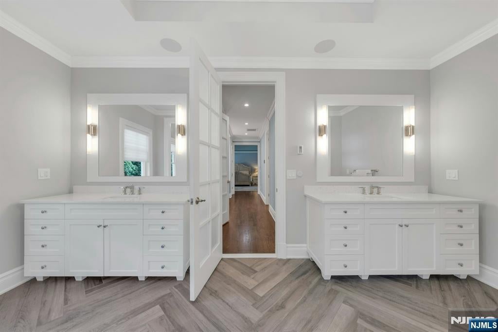 Upper Saddle River, New Jersey, 07458, United States, 5 Bedrooms Bedrooms, ,7 BathroomsBathrooms,Residential,Active,1945224