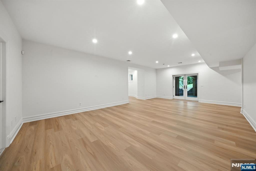 Tenafly, New Jersey, 07670, United States, 6 Bedrooms Bedrooms, ,7 BathroomsBathrooms,Residential,Active,1927680