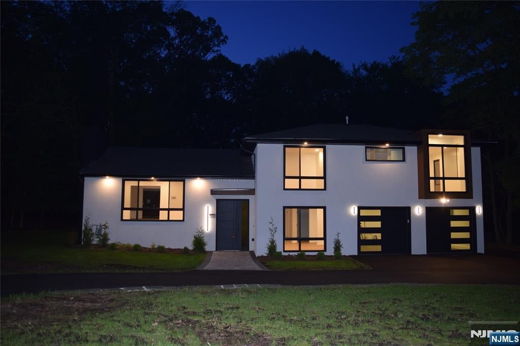 Par-Troy Hills Twp., New Jersey, 07054, United States, 4 Bedrooms Bedrooms, ,4 BathroomsBathrooms,Residential,Active,2021621