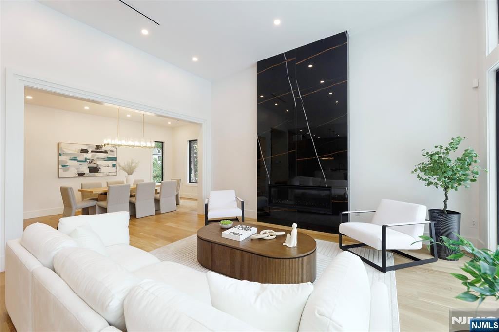 Tenafly, New Jersey, 07670, United States, 6 Bedrooms Bedrooms, ,7 BathroomsBathrooms,Residential,Active,1952304