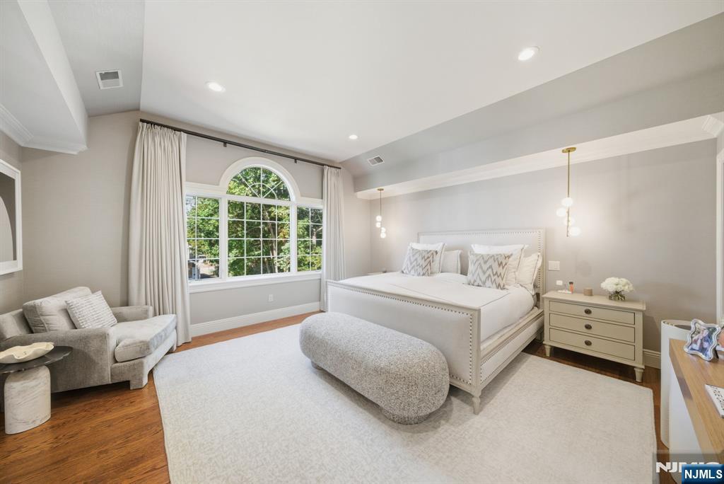 Tenafly, New Jersey, 07670, United States, 5 Bedrooms Bedrooms, ,5 BathroomsBathrooms,Residential,Active,1963283