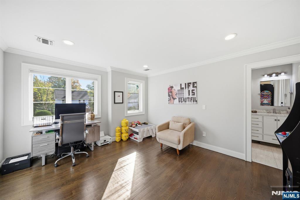 Tenafly, New Jersey, 07670, United States, 5 Bedrooms Bedrooms, ,5 BathroomsBathrooms,Residential,Active,1970990