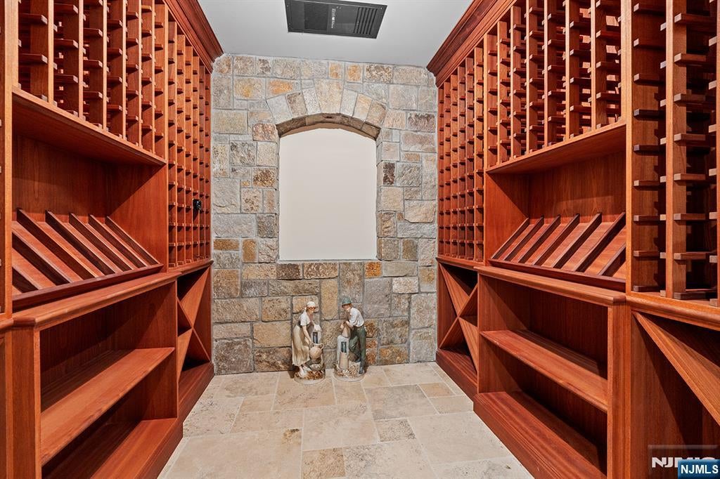 Upper Saddle River, New Jersey, 07458, United States, 6 Bedrooms Bedrooms, ,7 BathroomsBathrooms,Residential,Active,2045761