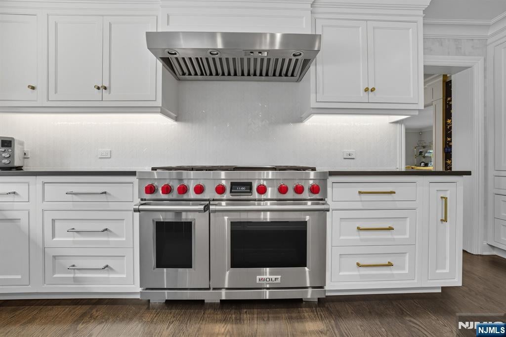 Tenafly, New Jersey, 07670, United States, 5 Bedrooms Bedrooms, ,7 BathroomsBathrooms,Residential,Active,1963399