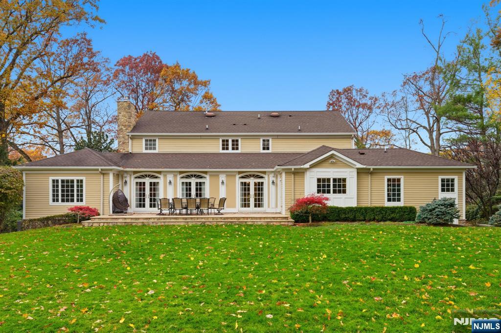 Tenafly, New Jersey, 07670, United States, 6 Bedrooms Bedrooms, ,4 BathroomsBathrooms,Residential,Pending,2007021