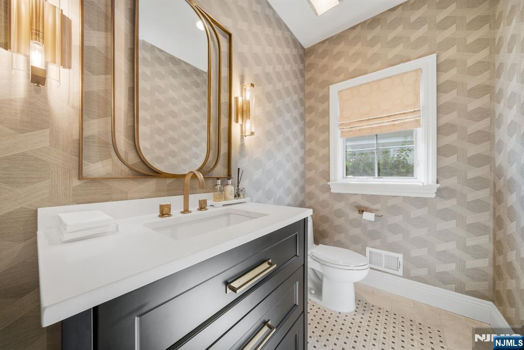 Tenafly, New Jersey, 07670, United States, 5 Bedrooms Bedrooms, ,5 BathroomsBathrooms,Residential,Active,1963283