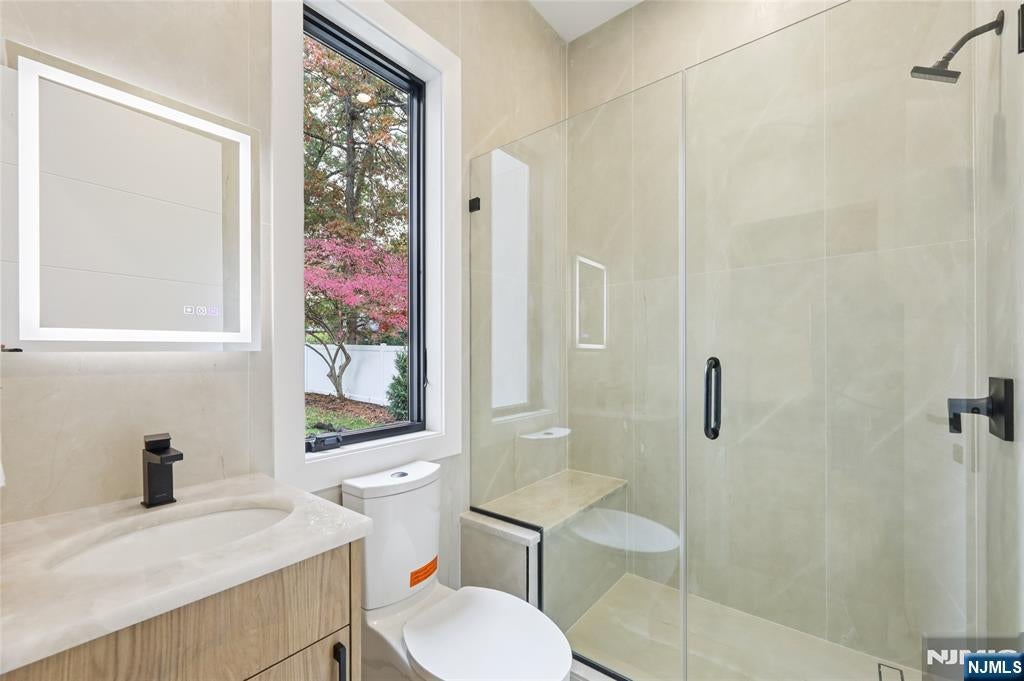 Tenafly, New Jersey, 07670, United States, 6 Bedrooms Bedrooms, ,7 BathroomsBathrooms,Residential,Active,1952304