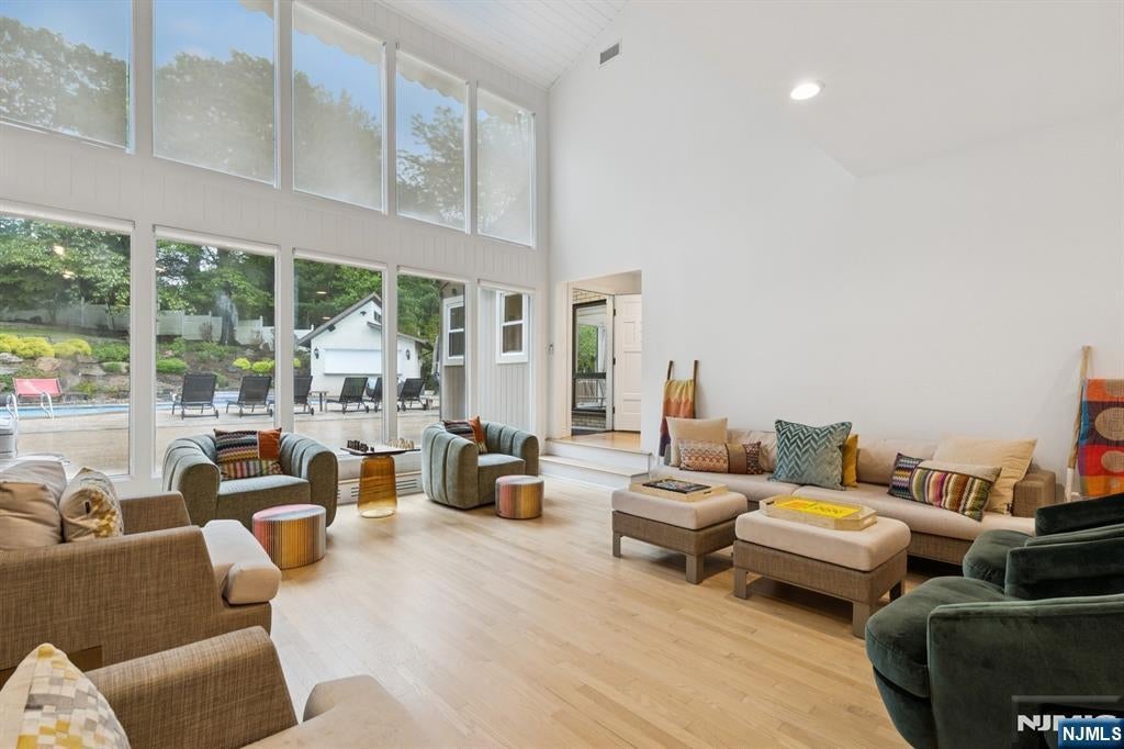 Cresskill, New Jersey, 07626, United States, 8 Bedrooms Bedrooms, ,5 BathroomsBathrooms,Residential,Active,1831840