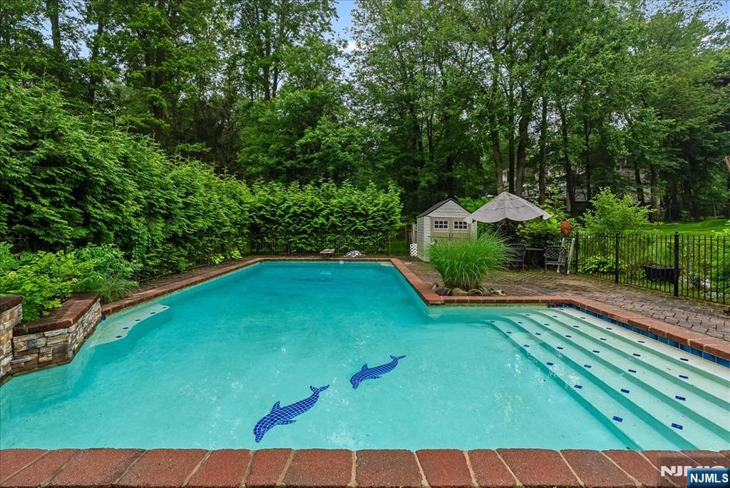 Upper Saddle River, New Jersey, 07458, United States, 4 Bedrooms Bedrooms, ,5 BathroomsBathrooms,Residential,Active,1964462