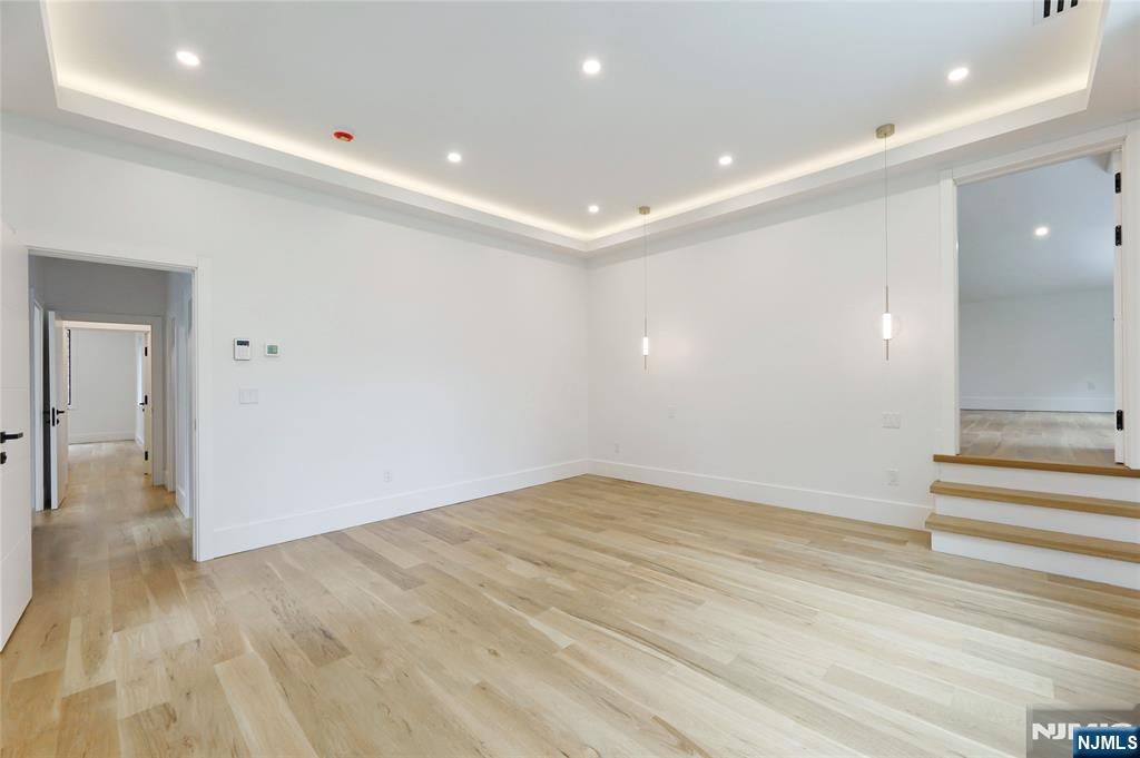 Tenafly, New Jersey, 07670, United States, 6 Bedrooms Bedrooms, ,7 BathroomsBathrooms,Residential,Active,1952304