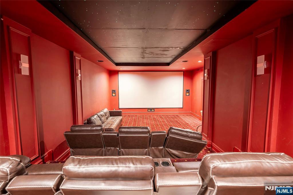 Upper Saddle River, New Jersey, 07458, United States, 5 Bedrooms Bedrooms, ,7 BathroomsBathrooms,Residential,Active,1945224