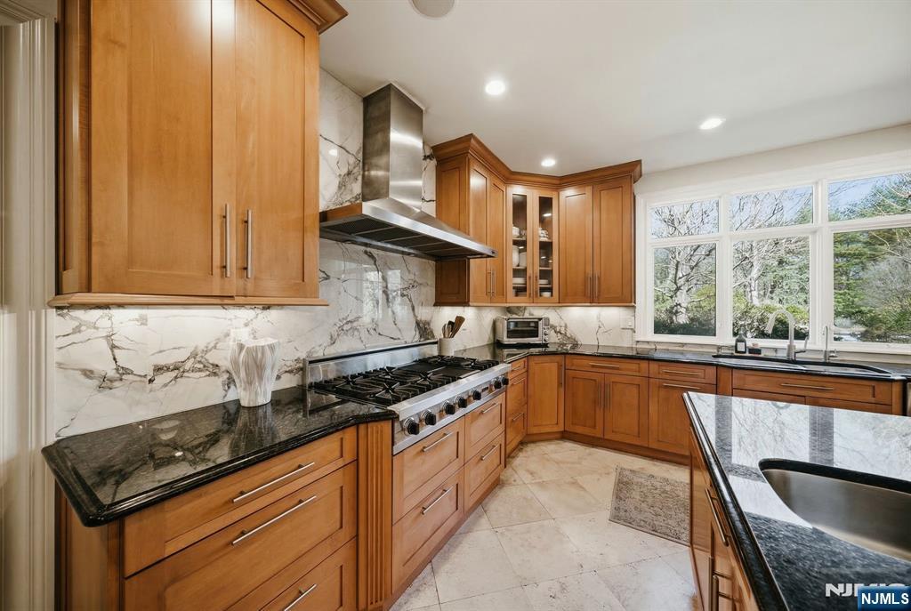 Tenafly, New Jersey, 07670, United States, 6 Bedrooms Bedrooms, ,7 BathroomsBathrooms,Residential,Active,2043827