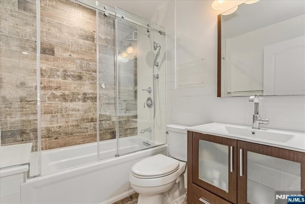 Upper Saddle River, New Jersey, 07458, United States, 4 Bedrooms Bedrooms, ,5 BathroomsBathrooms,Residential,Active,1964462