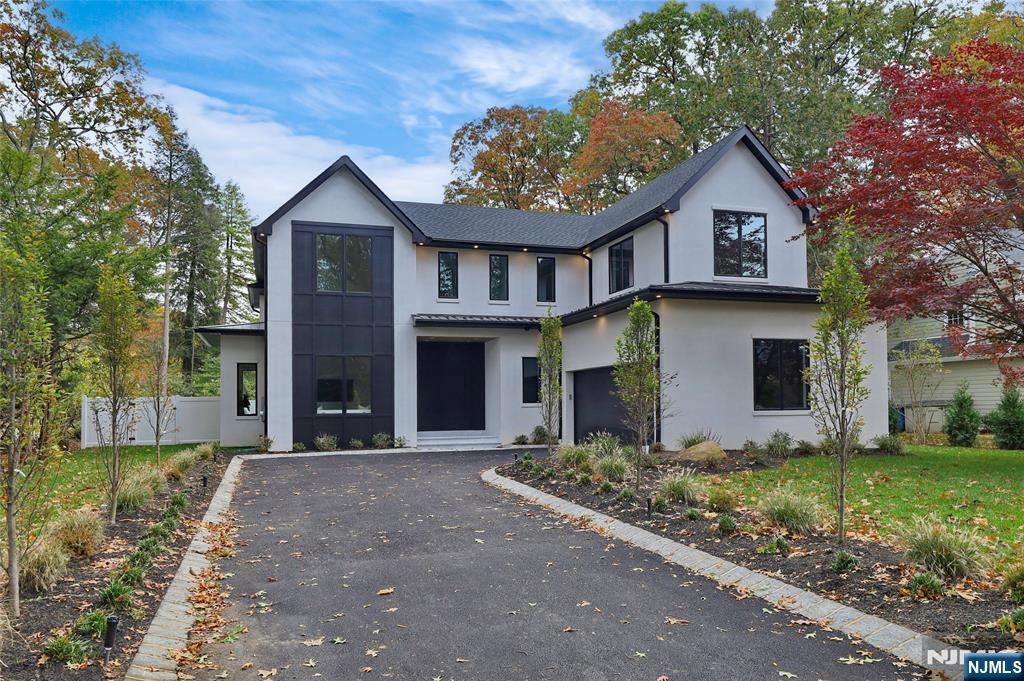 Tenafly, New Jersey, 07670, United States, 6 Bedrooms Bedrooms, ,7 BathroomsBathrooms,Residential,Active,1952304