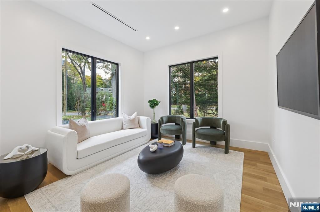 Tenafly, New Jersey, 07670, United States, 6 Bedrooms Bedrooms, ,7 BathroomsBathrooms,Residential,Active,1952304