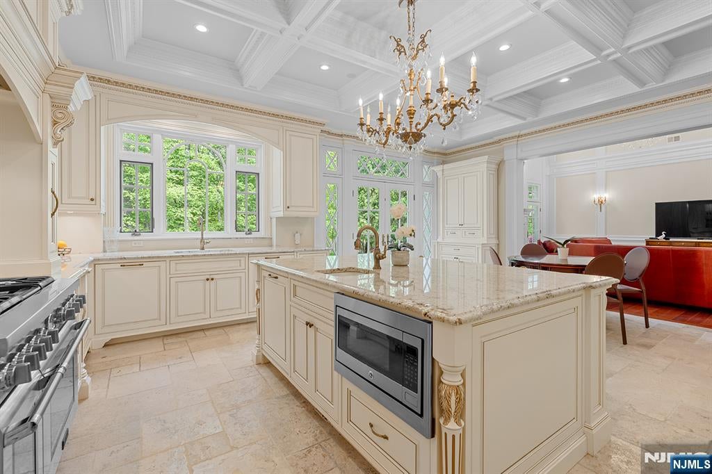 Upper Saddle River, New Jersey, 07458, United States, 6 Bedrooms Bedrooms, ,7 BathroomsBathrooms,Residential,Active,2045761
