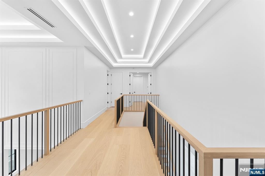 Paramus, New Jersey, 07652, United States, 6 Bedrooms Bedrooms, ,7 BathroomsBathrooms,Residential,Active,2008255