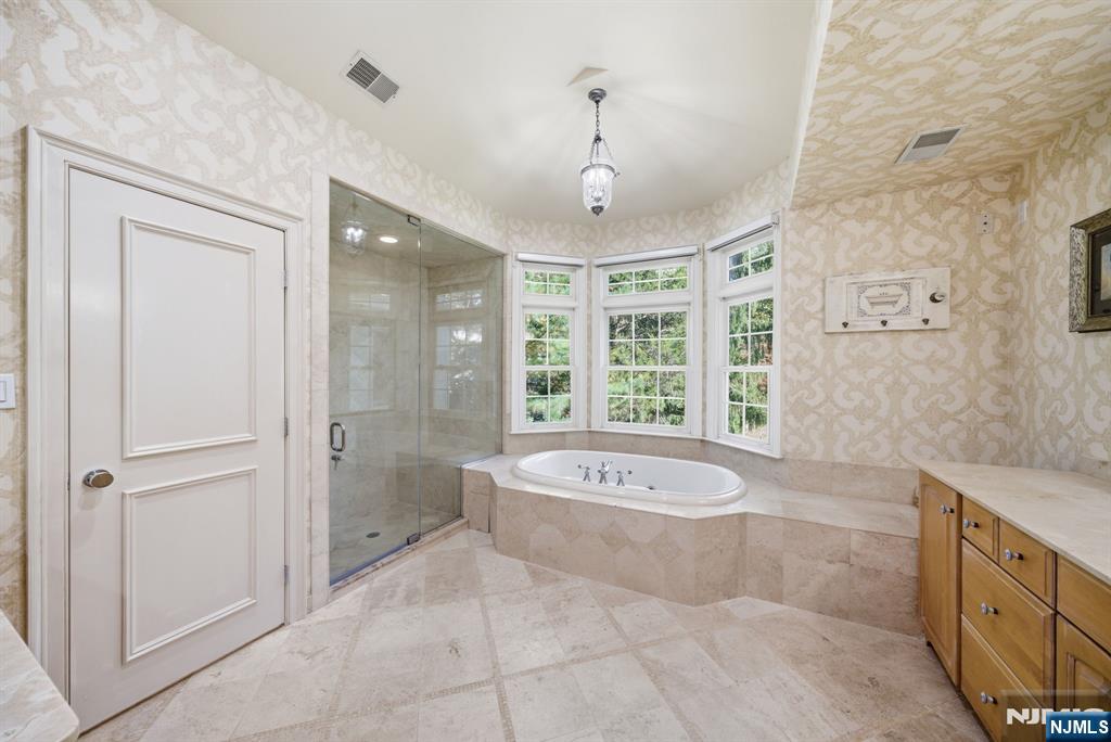 Tenafly, New Jersey, 07670, United States, 5 Bedrooms Bedrooms, ,5 BathroomsBathrooms,Residential,Active,1968424