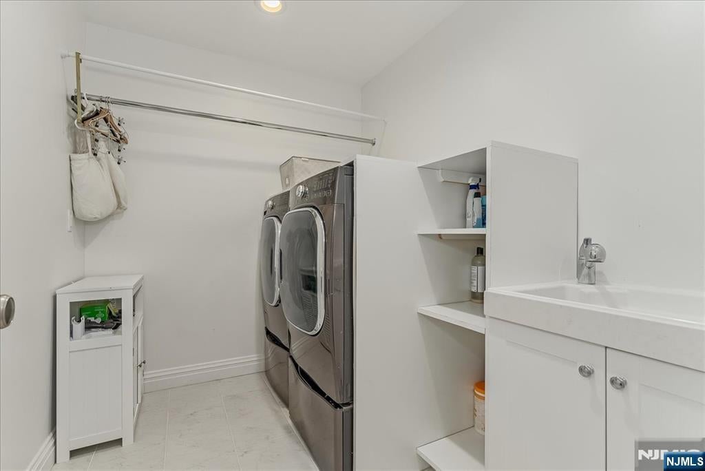 Upper Saddle River, New Jersey, 07458, United States, 4 Bedrooms Bedrooms, ,5 BathroomsBathrooms,Residential,Active,1964462