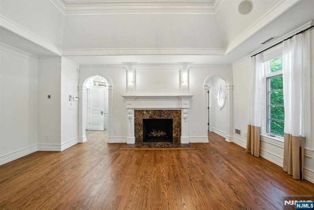 Tenafly, New Jersey, 07670, United States, 7 Bedrooms Bedrooms, ,9 BathroomsBathrooms,Residential,Active,1919077