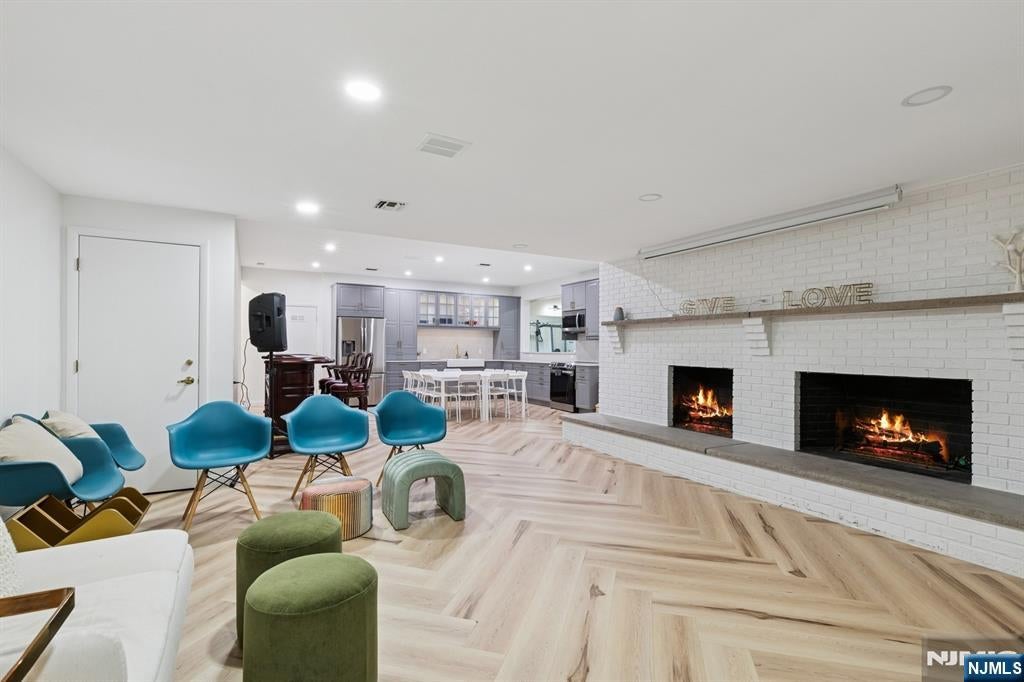 Cresskill, New Jersey, 07626, United States, 8 Bedrooms Bedrooms, ,5 BathroomsBathrooms,Residential,Active,1831840