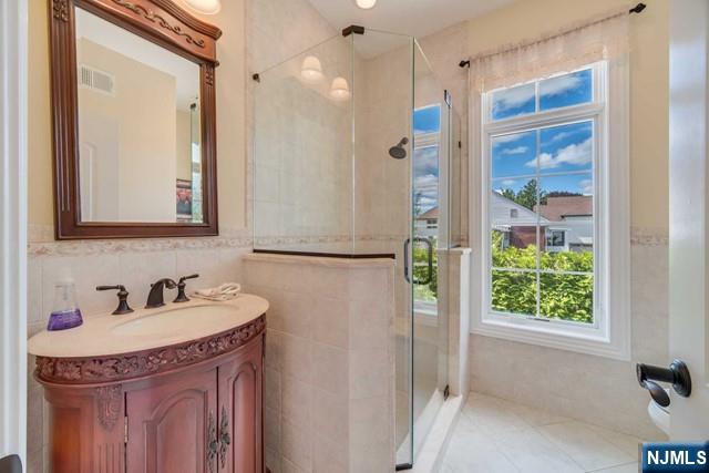 North Caldwell, New Jersey, 07006, United States, 3 Bedrooms Bedrooms, ,4 BathroomsBathrooms,Residential,Active,2008294