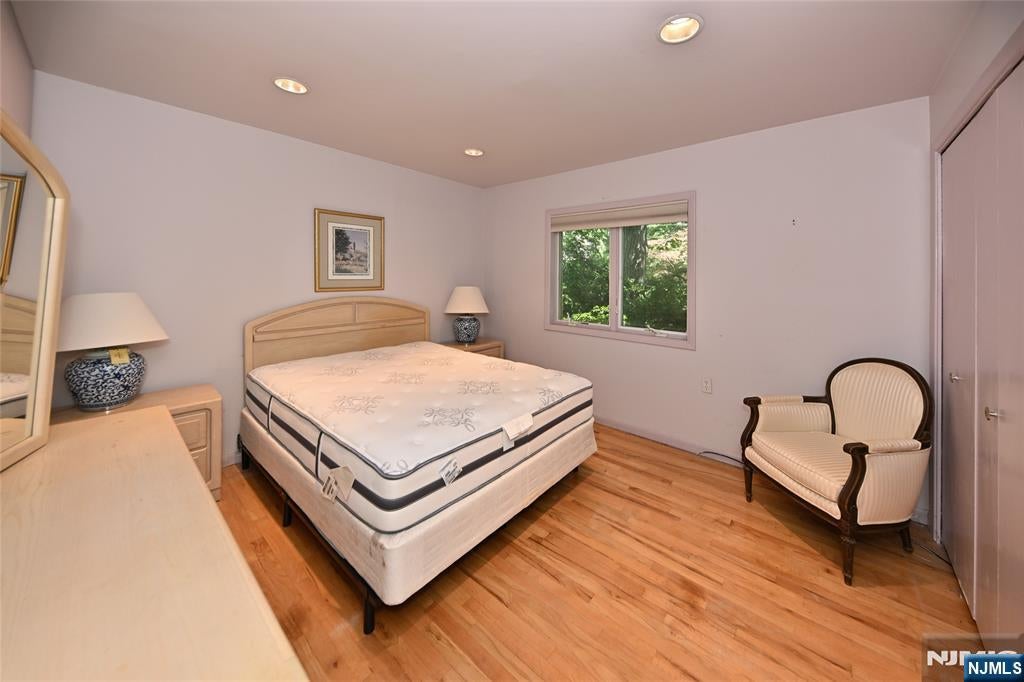 Englewood Cliffs, New Jersey, 07632, United States, 5 Bedrooms Bedrooms, ,4 BathroomsBathrooms,Residential,Active,1929465