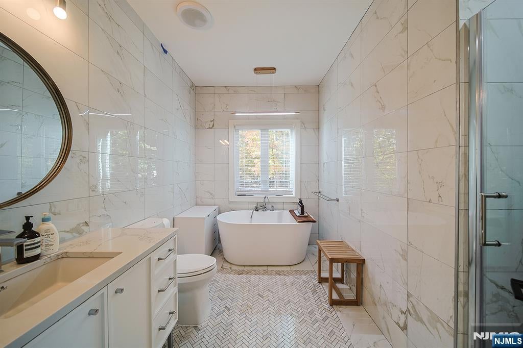 Warren, New Jersey, 07059, United States, 3 Bedrooms Bedrooms, ,5 BathroomsBathrooms,Residential,Active,1965824