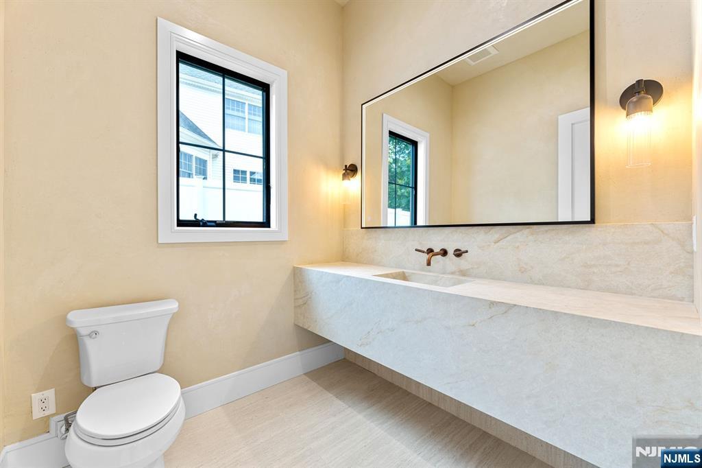 Paramus, New Jersey, 07652, United States, 6 Bedrooms Bedrooms, ,7 BathroomsBathrooms,Residential,Active,2008255